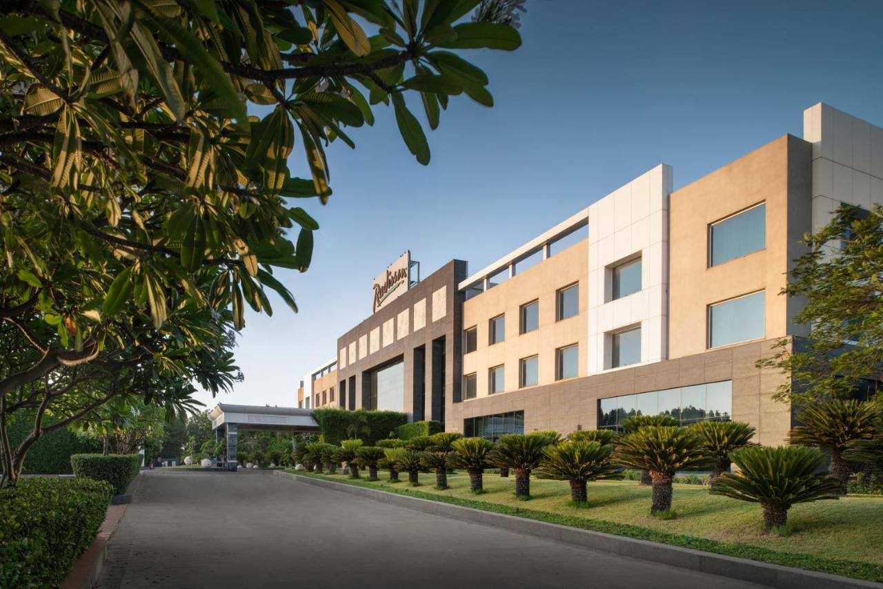 Radisson Hotel Kandla Gāndhīdhām Exterior foto