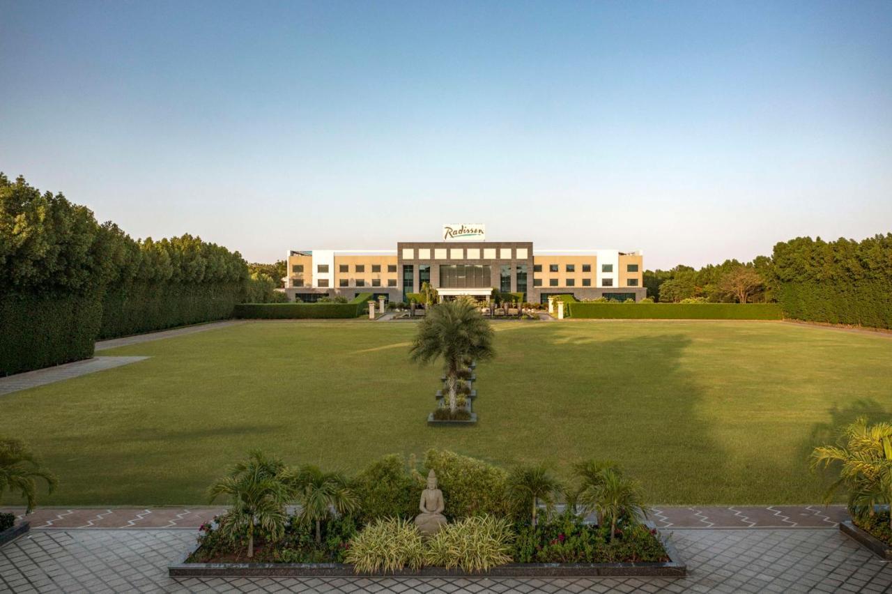 Radisson Hotel Kandla Gāndhīdhām Exterior foto