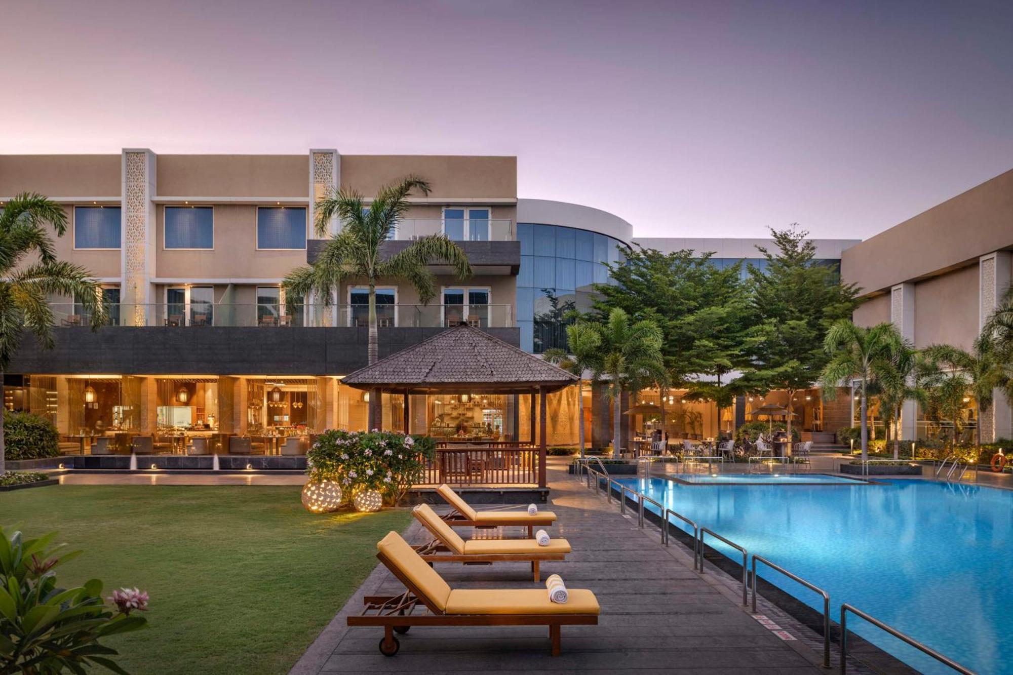 Radisson Hotel Kandla Gāndhīdhām Exterior foto